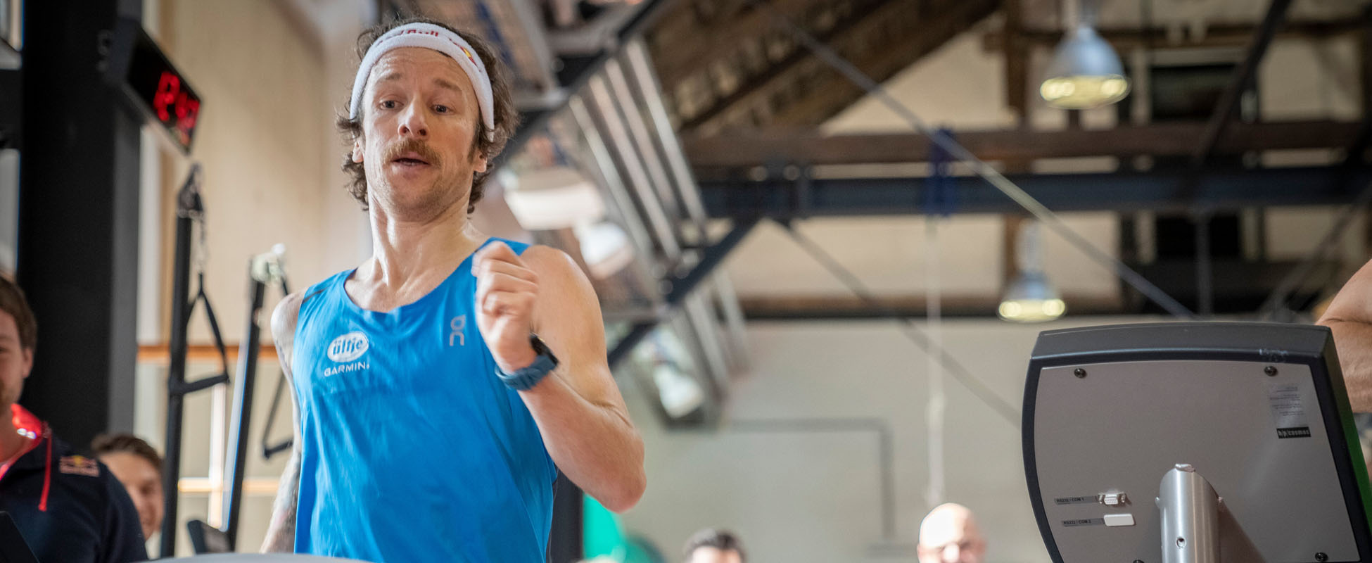 Florian Neuschwander bricht den Weltrekord im Indoor-Langstreckenlauf
